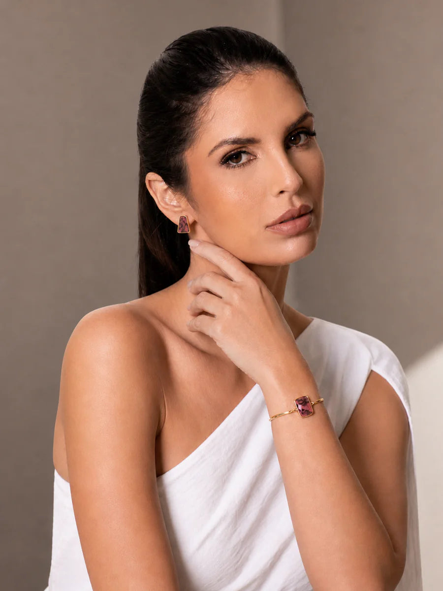 Pulseira com Rodonita Natural em Ouro