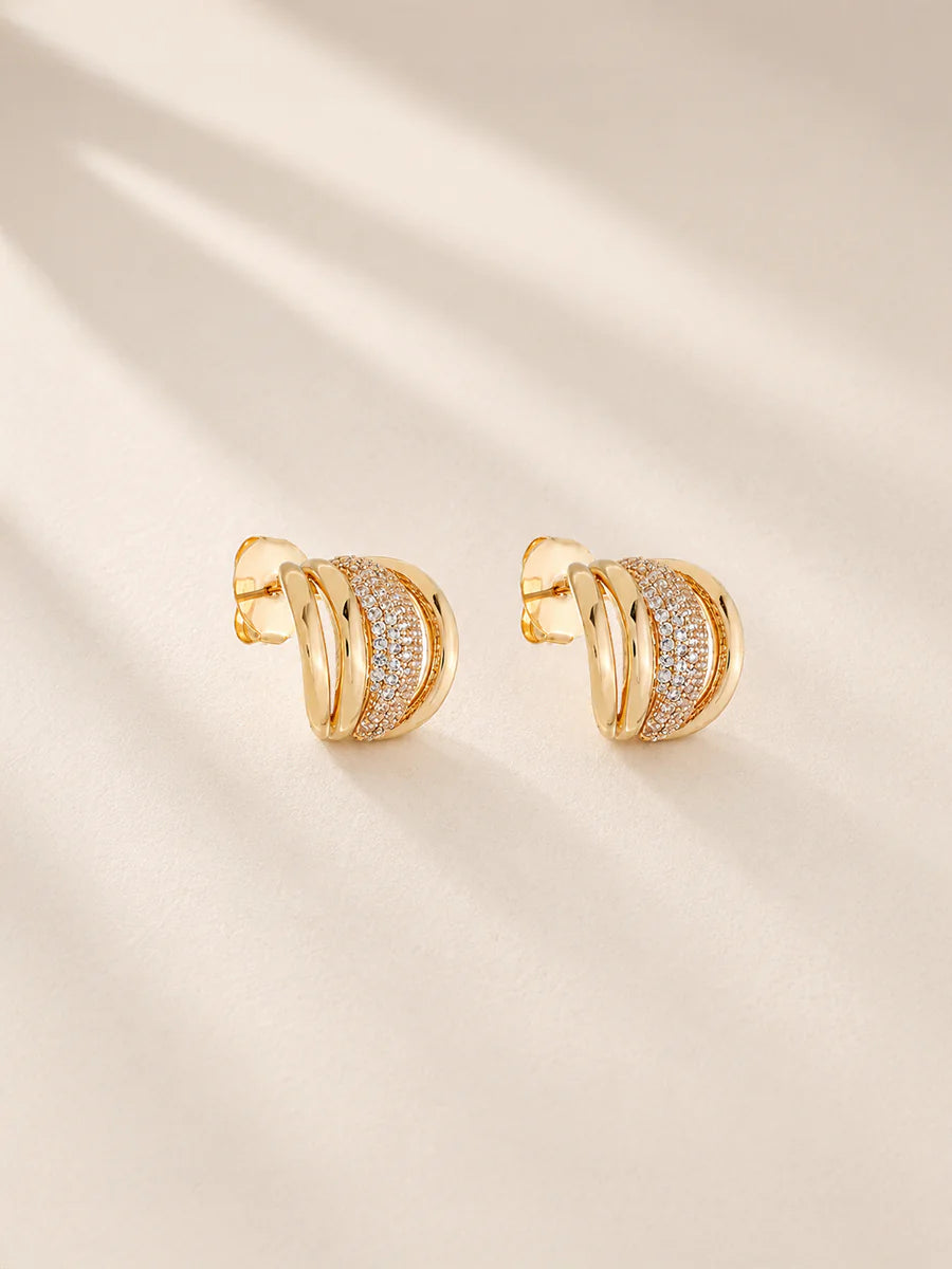 Brinco Meia Argola Cravejada em Ouro