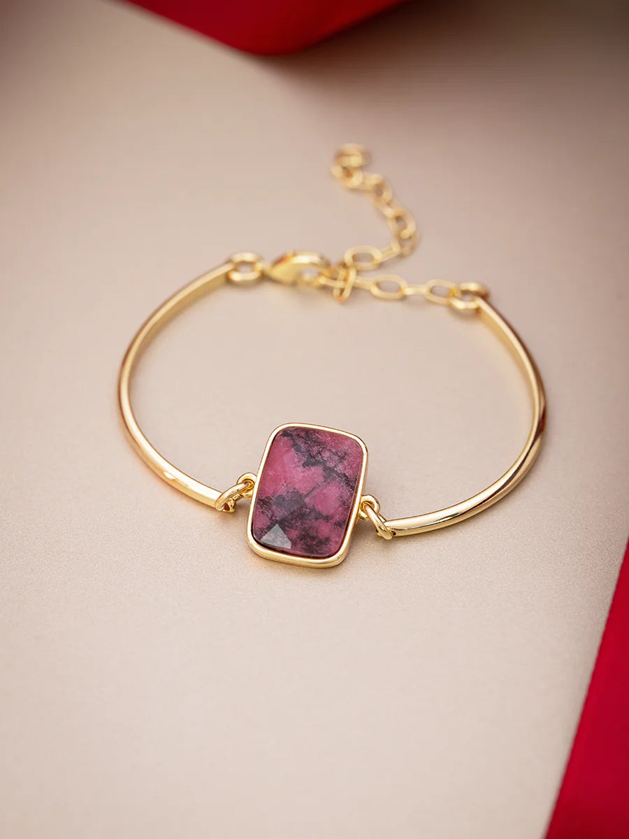 Pulseira com Rodonita Natural em Ouro