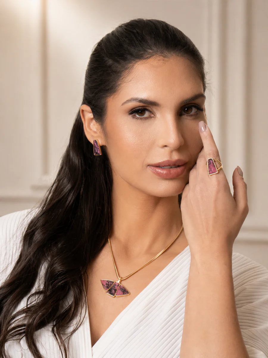 Conjunto com Rodonita Natural em Ouro