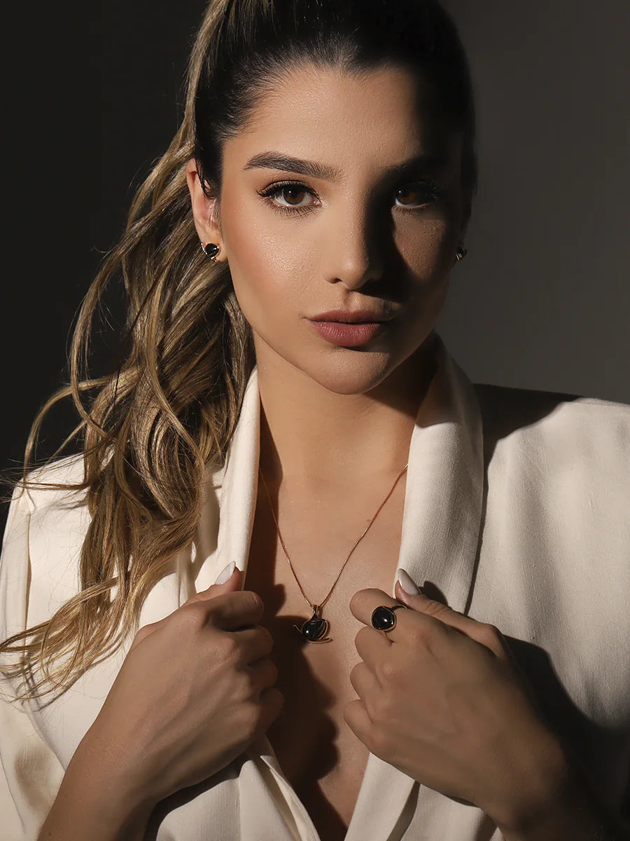 Brinco com Hematita Natural em Ouro