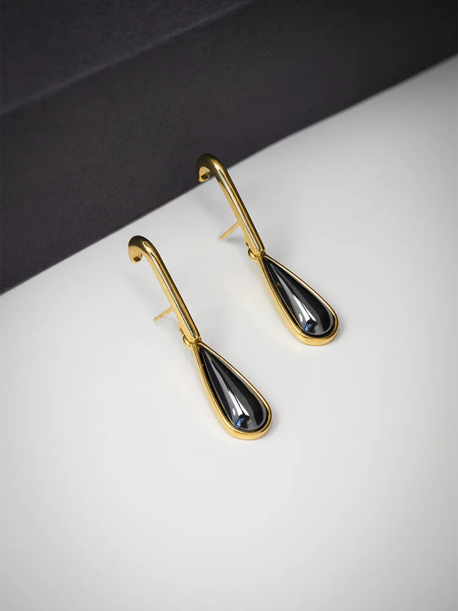Brinco com Hematita Natural em Ouro