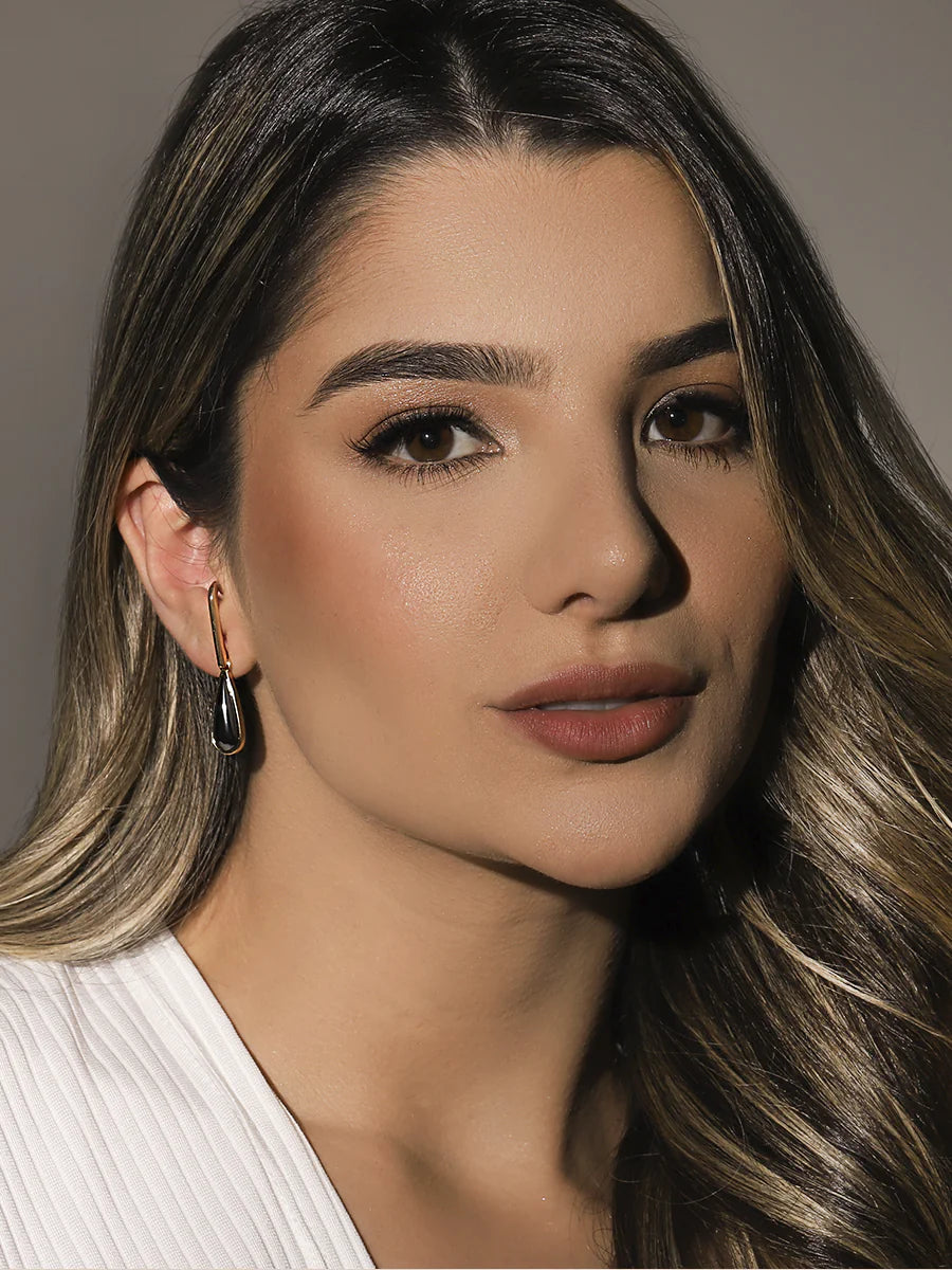 Brinco com Hematita Natural em Ouro